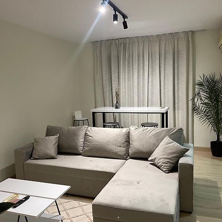 White Apartment, In The Center Of Тирана Экстерьер фото
