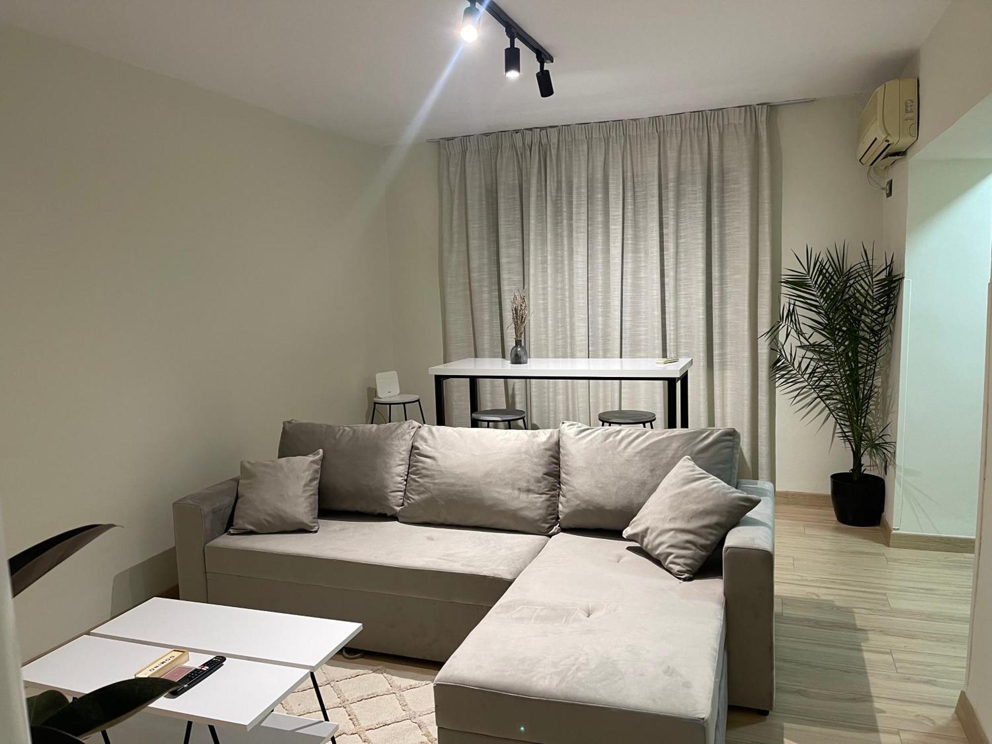 White Apartment, In The Center Of Тирана Экстерьер фото
