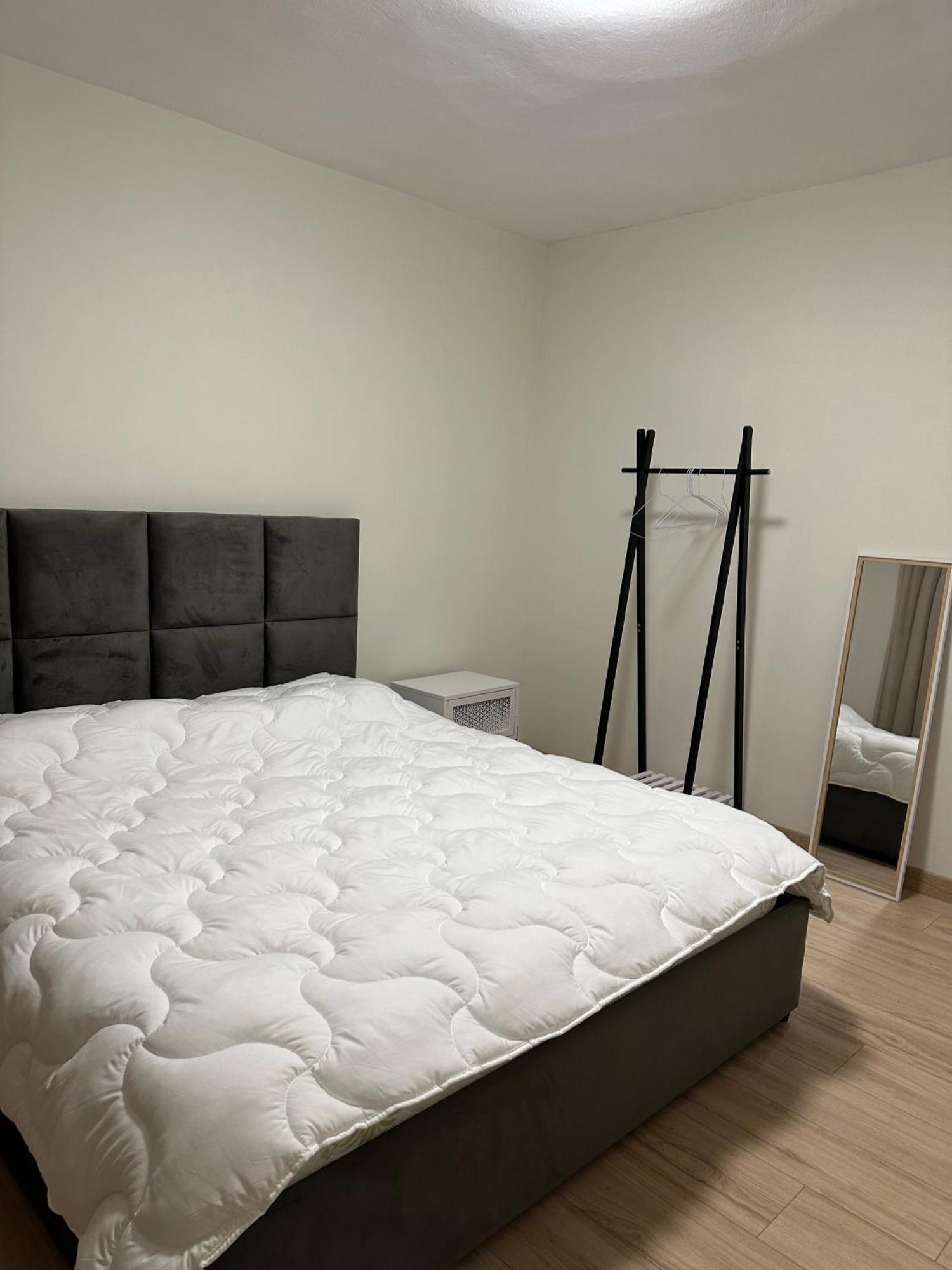 White Apartment, In The Center Of Тирана Экстерьер фото
