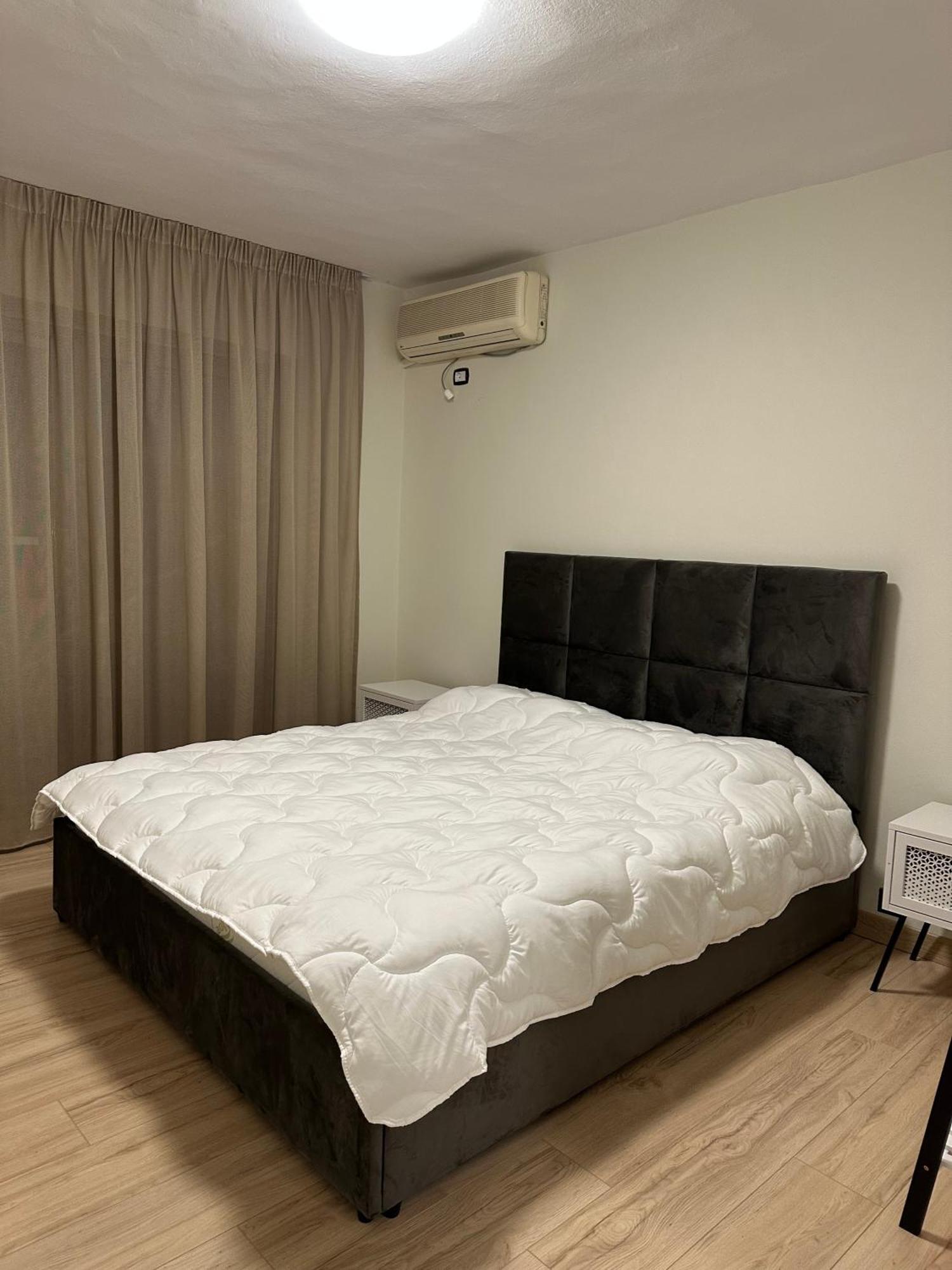 White Apartment, In The Center Of Тирана Экстерьер фото